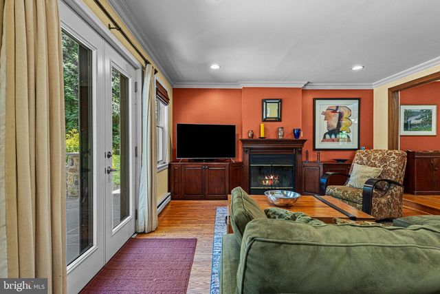 231 W VALLEY RD, Wayne, PA 19087