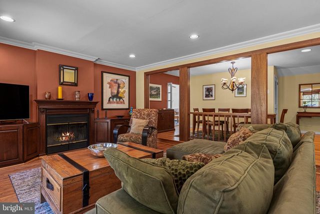 231 W VALLEY RD, Wayne, PA 19087