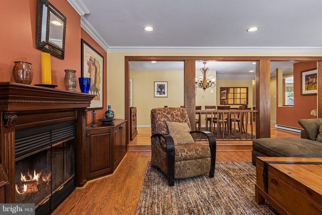 231 W VALLEY RD, Wayne, PA 19087