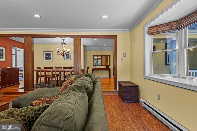 231 W VALLEY RD, Wayne, PA 19087