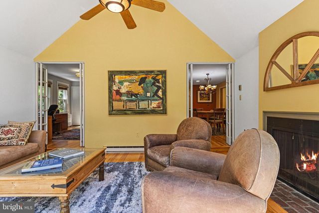 231 W VALLEY RD, Wayne, PA 19087