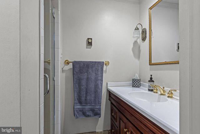 231 W VALLEY RD, Wayne, PA 19087