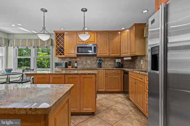 231 W VALLEY RD, Wayne, PA 19087