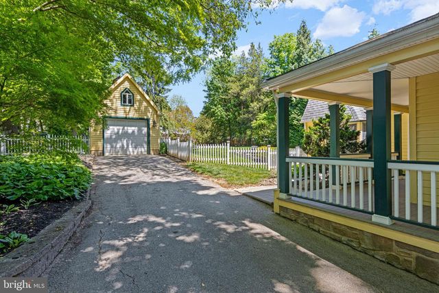 231 W VALLEY RD, Wayne, PA 19087