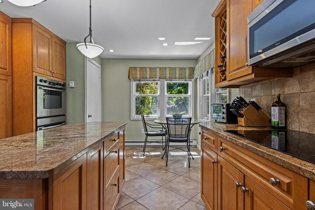 231 W VALLEY RD, Wayne, PA 19087