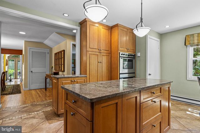 231 W VALLEY RD, Wayne, PA 19087