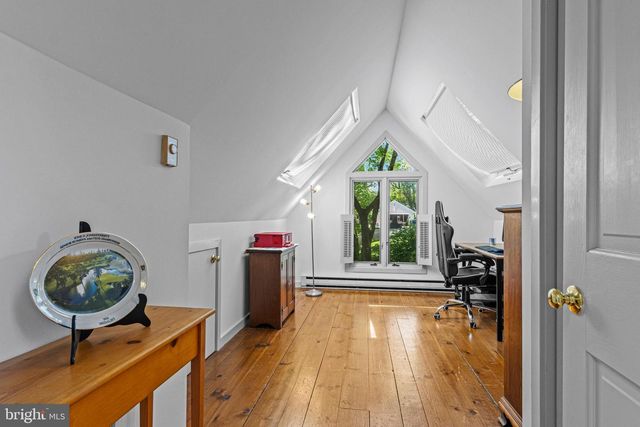 231 W VALLEY RD, Wayne, PA 19087