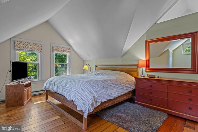 231 W VALLEY RD, Wayne, PA 19087