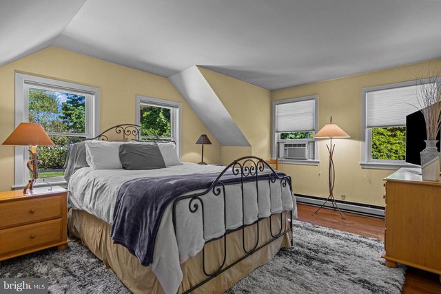 231 W VALLEY RD, Wayne, PA 19087