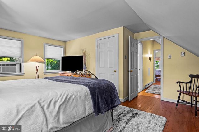 231 W VALLEY RD, Wayne, PA 19087