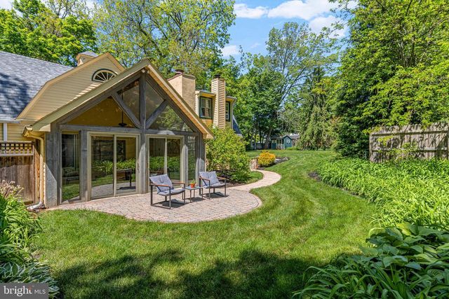 231 W VALLEY RD, Wayne, PA 19087
