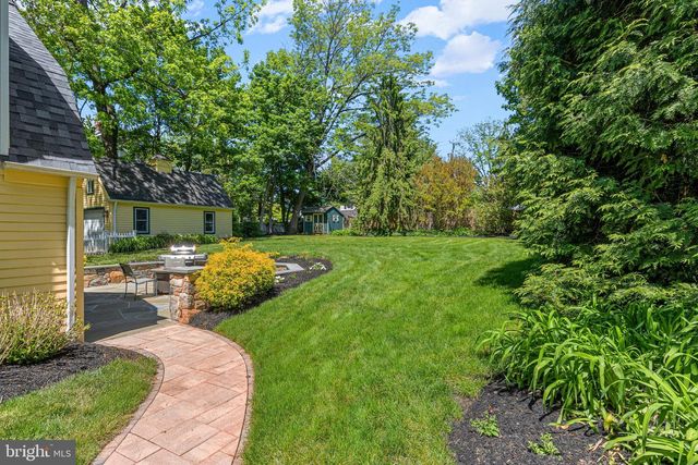 231 W VALLEY RD, Wayne, PA 19087