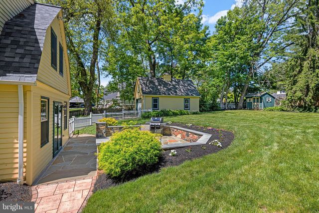 231 W VALLEY RD, Wayne, PA 19087