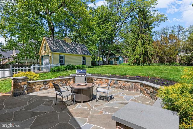 231 W VALLEY RD, Wayne, PA 19087