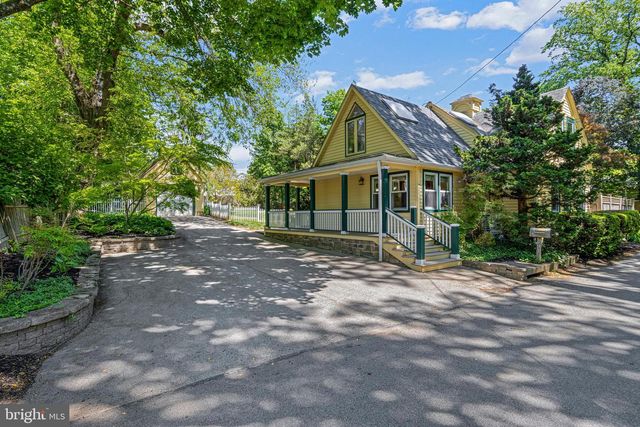 231 W VALLEY RD, Wayne, PA 19087