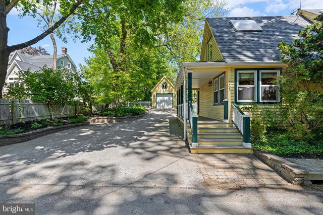 231 W VALLEY RD, Wayne, PA 19087