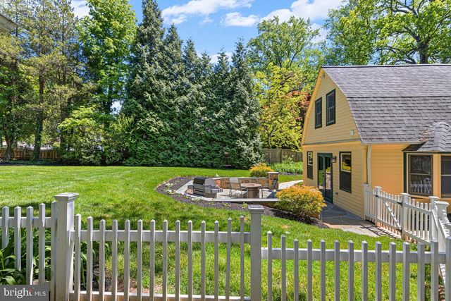 231 W VALLEY RD, Wayne, PA 19087