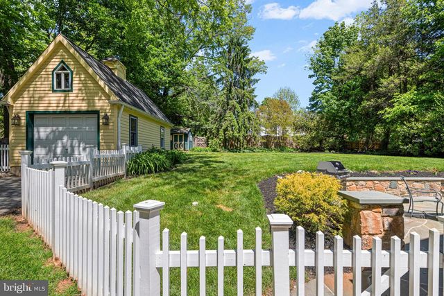231 W VALLEY RD, Wayne, PA 19087