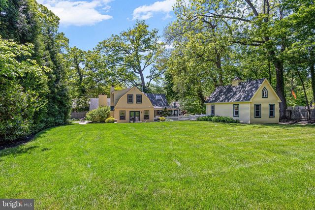 231 W VALLEY RD, Wayne, PA 19087