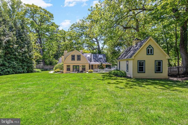 231 W VALLEY RD, Wayne, PA 19087