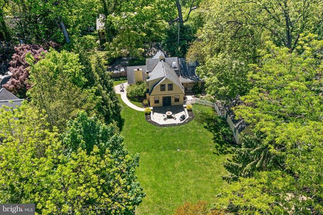 231 W VALLEY RD, Wayne, PA 19087