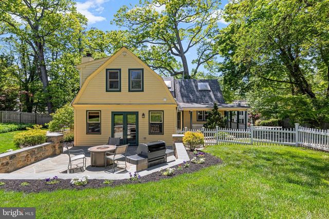 231 W VALLEY RD, Wayne, PA 19087