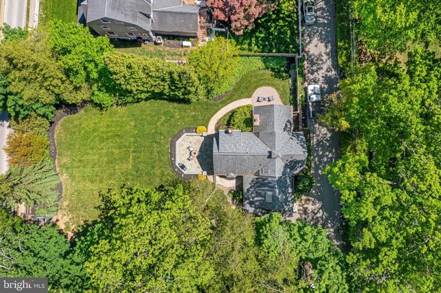 231 W VALLEY RD, Wayne, PA 19087