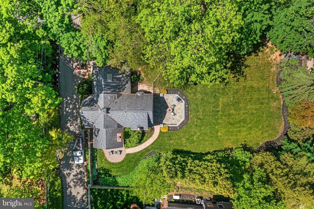 231 W VALLEY RD, Wayne, PA 19087