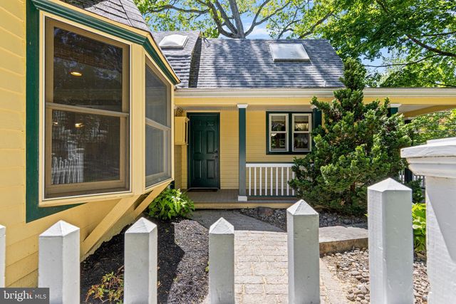 231 W VALLEY RD, Wayne, PA 19087