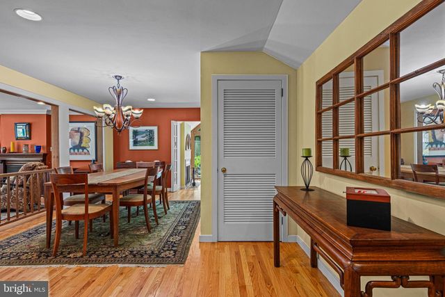 231 W VALLEY RD, Wayne, PA 19087