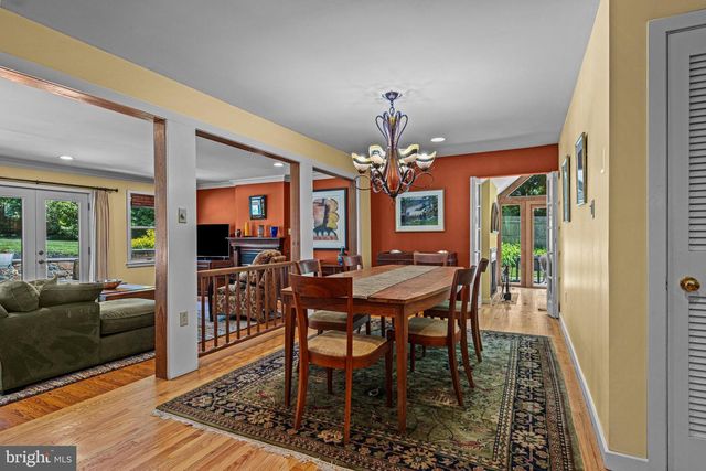 231 W VALLEY RD, Wayne, PA 19087