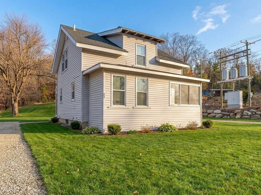 82 Howard Street, Winchester, NH 03470