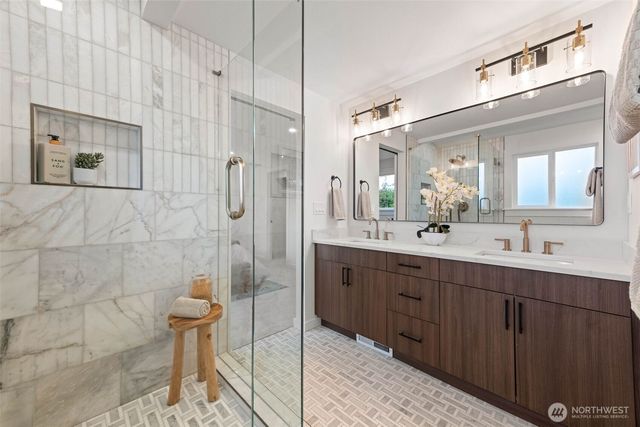 16807 NE 6TH Place, Bellevue, WA 98008