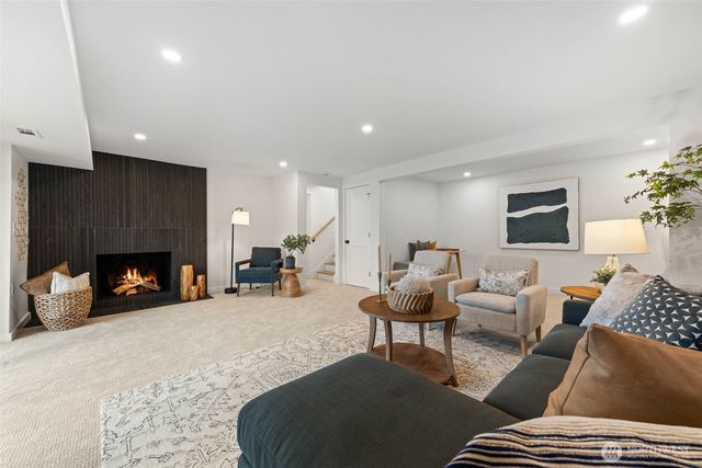 16807 NE 6TH Place, Bellevue, WA 98008