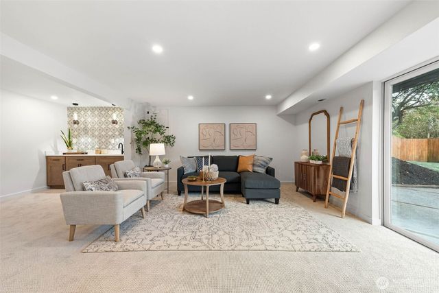 16807 NE 6TH Place, Bellevue, WA 98008