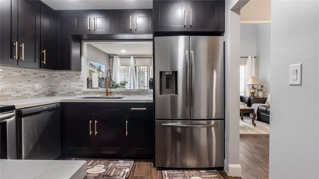 4289 N 76th Ave, Davie, FL 33024