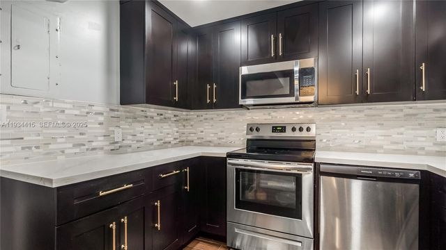 4289 N 76th Ave, Davie, FL 33024