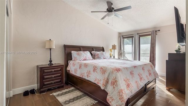 4289 N 76th Ave, Davie, FL 33024