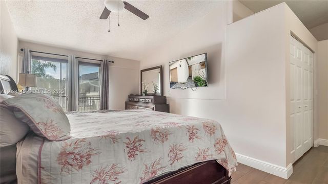 4289 N 76th Ave, Davie, FL 33024