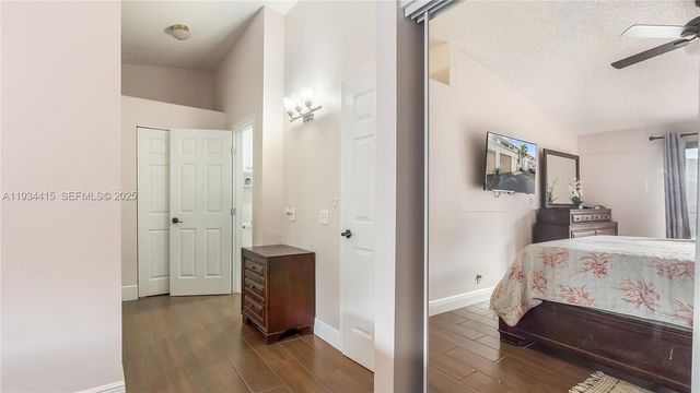 4289 N 76th Ave, Davie, FL 33024