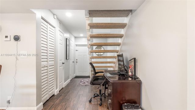 4289 N 76th Ave, Davie, FL 33024