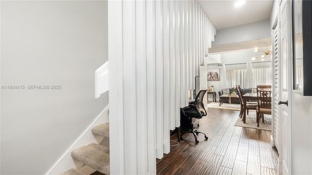 4289 N 76th Ave, Davie, FL 33024