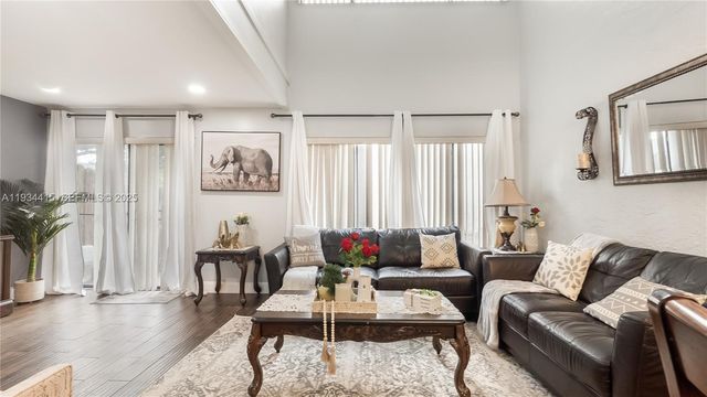 4289 N 76th Ave, Davie, FL 33024