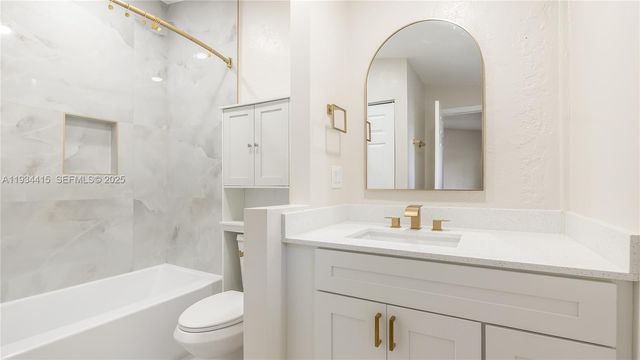 4289 N 76th Ave, Davie, FL 33024