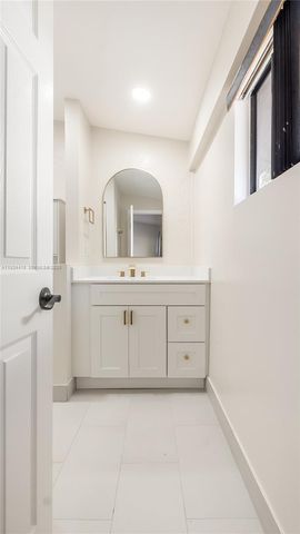 4289 N 76th Ave, Davie, FL 33024