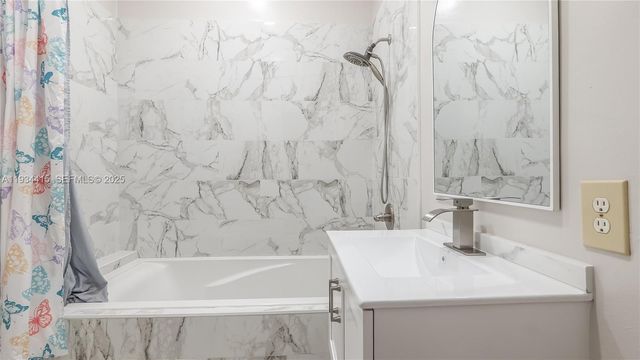 4289 N 76th Ave, Davie, FL 33024