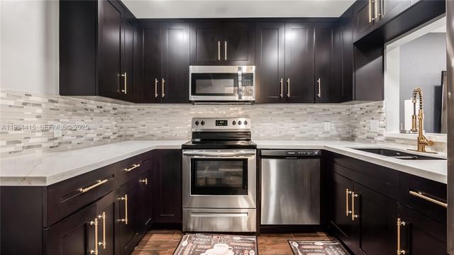 4289 N 76th Ave, Davie, FL 33024