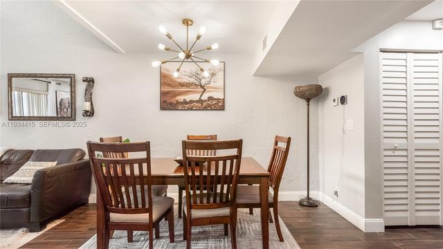 4289 N 76th Ave, Davie, FL 33024