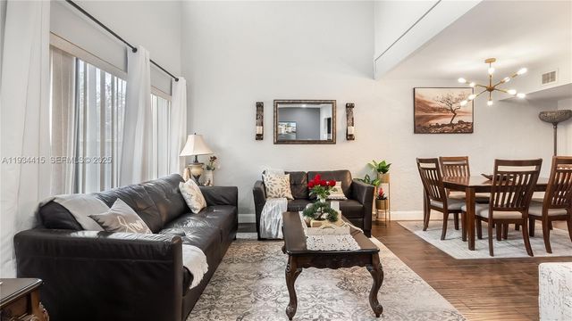 4289 N 76th Ave, Davie, FL 33024