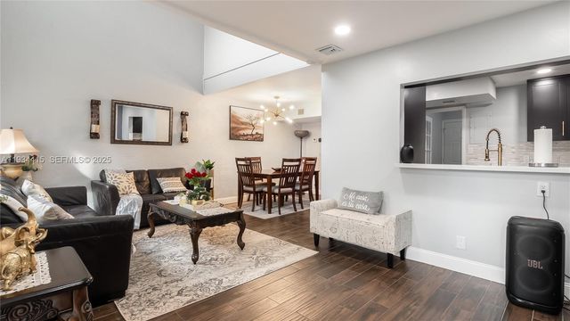 4289 N 76th Ave, Davie, FL 33024